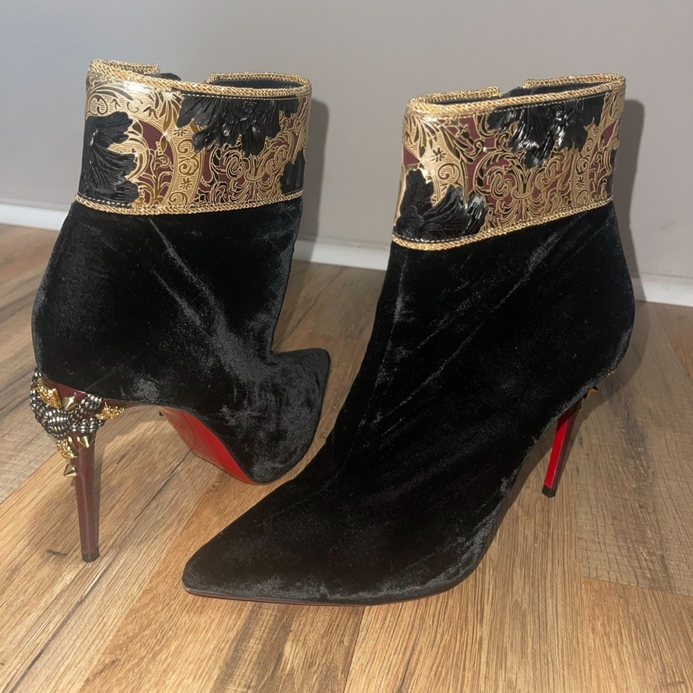 Christian Louboutin size 7 barely worn velvet